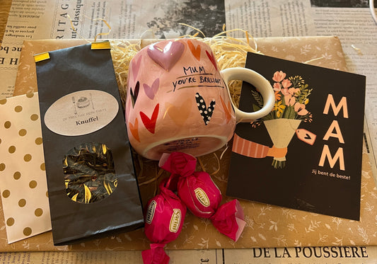 Moederdag theepakket met mok, knuffelthee en chocolade