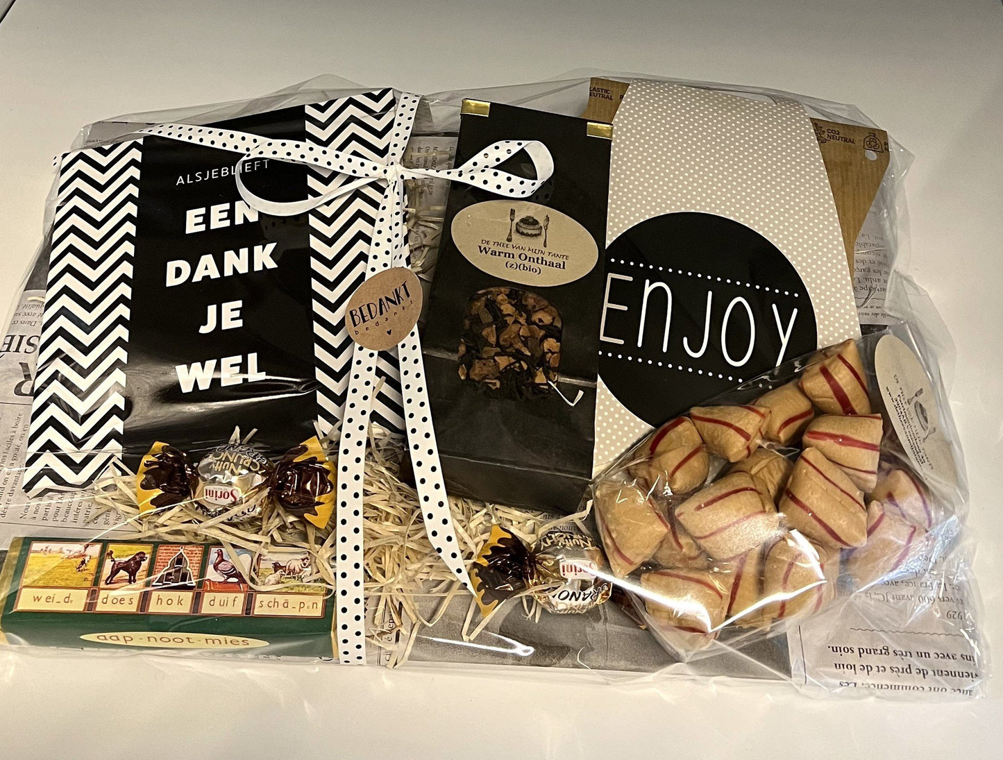 Bedanktpakket Koffie en Thee met Chocoladewens en Aap Noot Mies Reep
