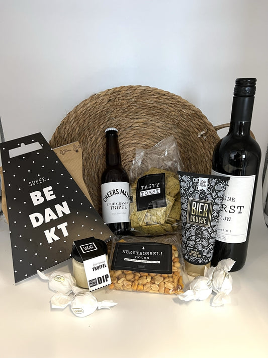 Kerstpakket wijn en bier in mand