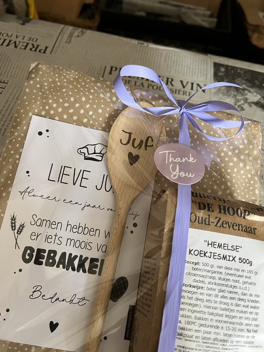 Voor de Juf - Cadeaupakket met bakmix en pollepel