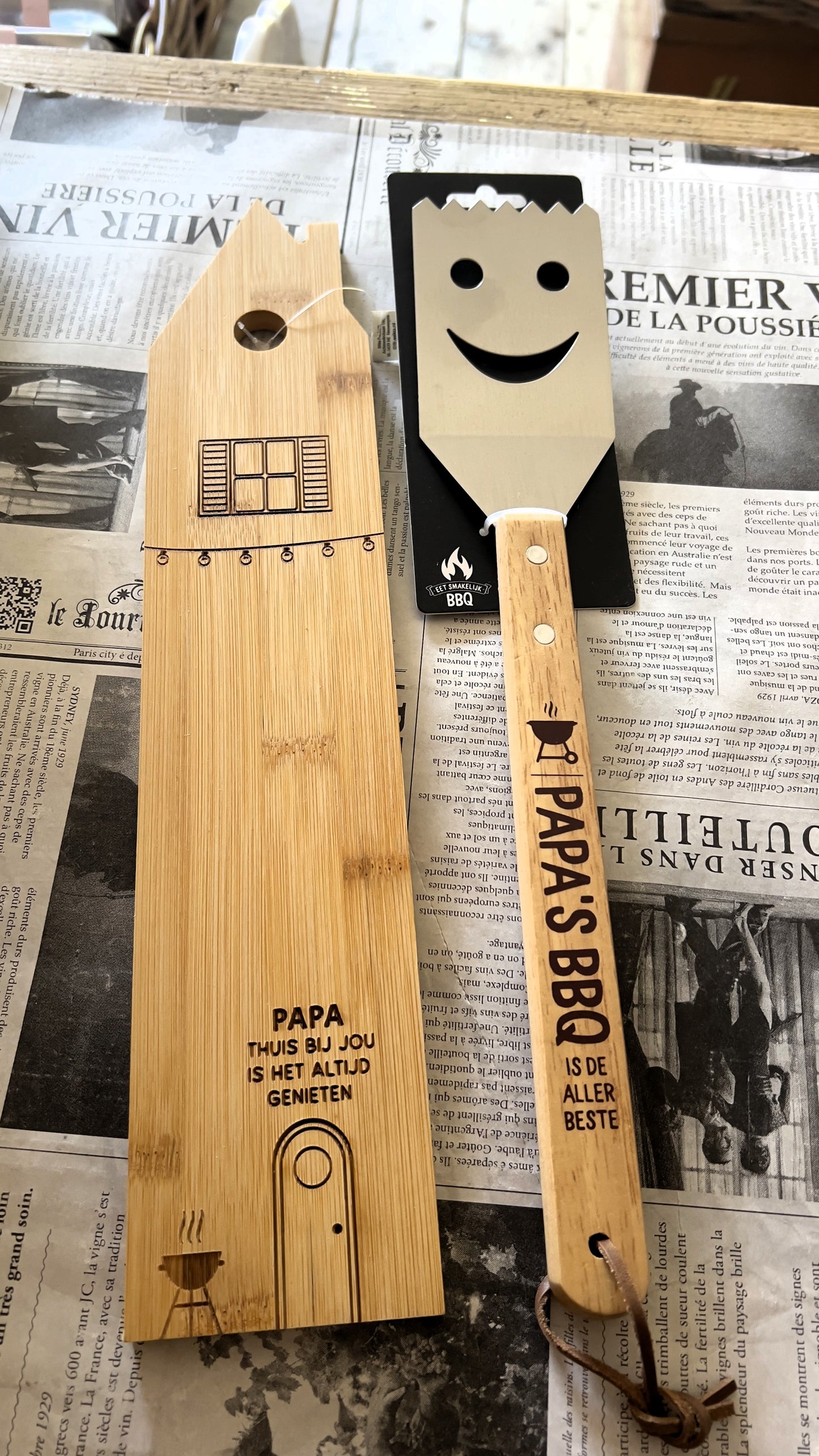Papa's cadeaupakket met borrelplank en bbq spatel