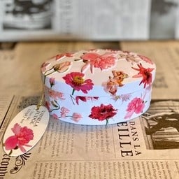 Pink Flower Tin met  vanilla fudge